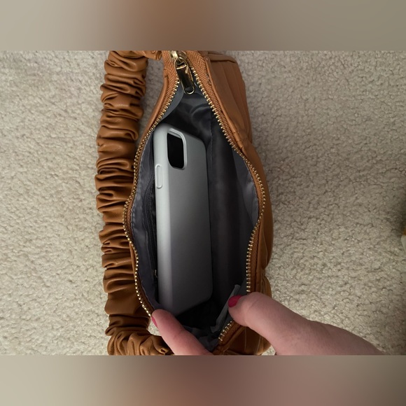 Wild Fable | Scrunch Handle Bag - Picture 5 of 5